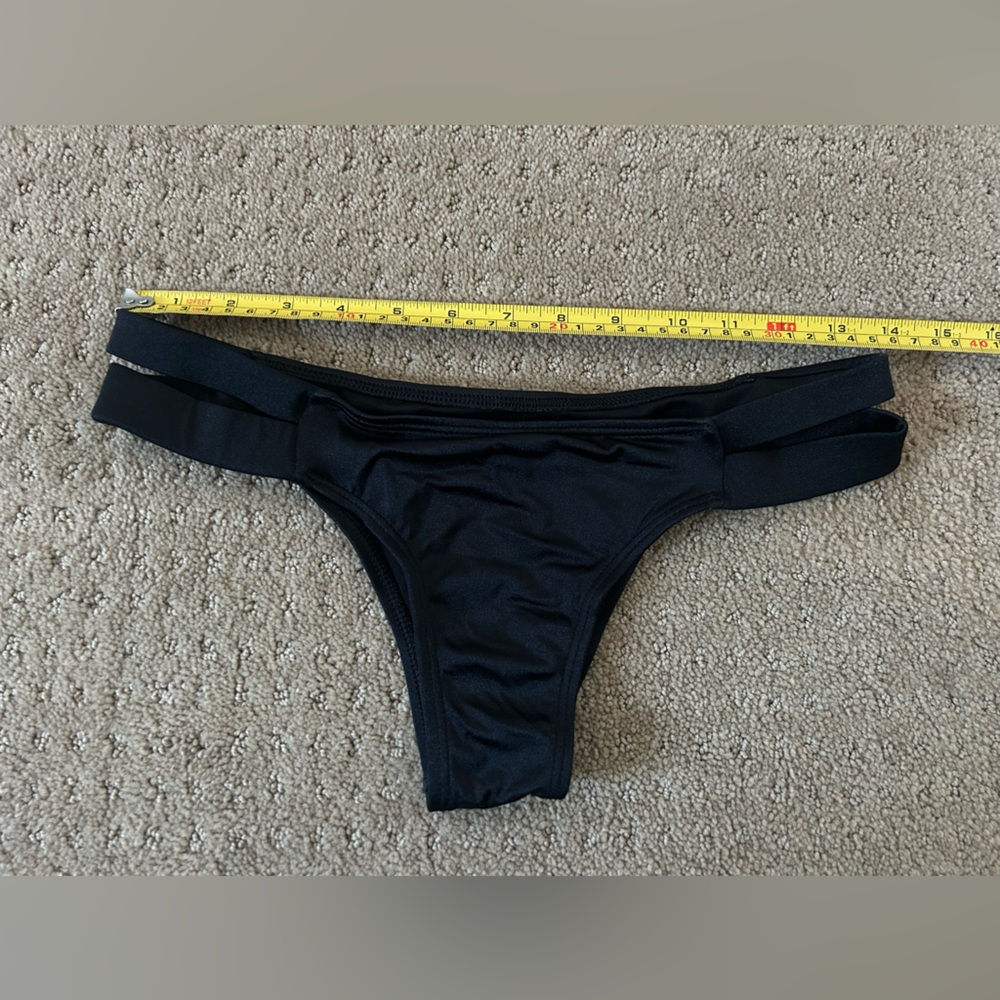 Women’s Victoria’s Secret black cheeky bikini bottom small